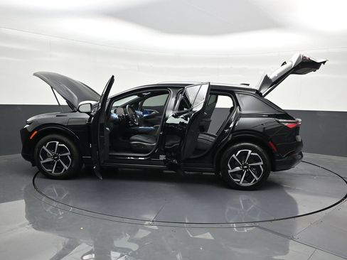 Used 2025 Chevrolet Equinox EV LT FWD image 34