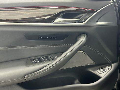 Used 2023 BMW 530e xDrive w/ Premium Package image 26