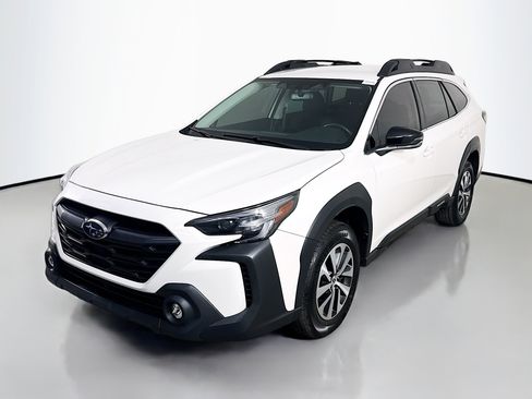 Used 2023 Subaru Outback Premium image 4