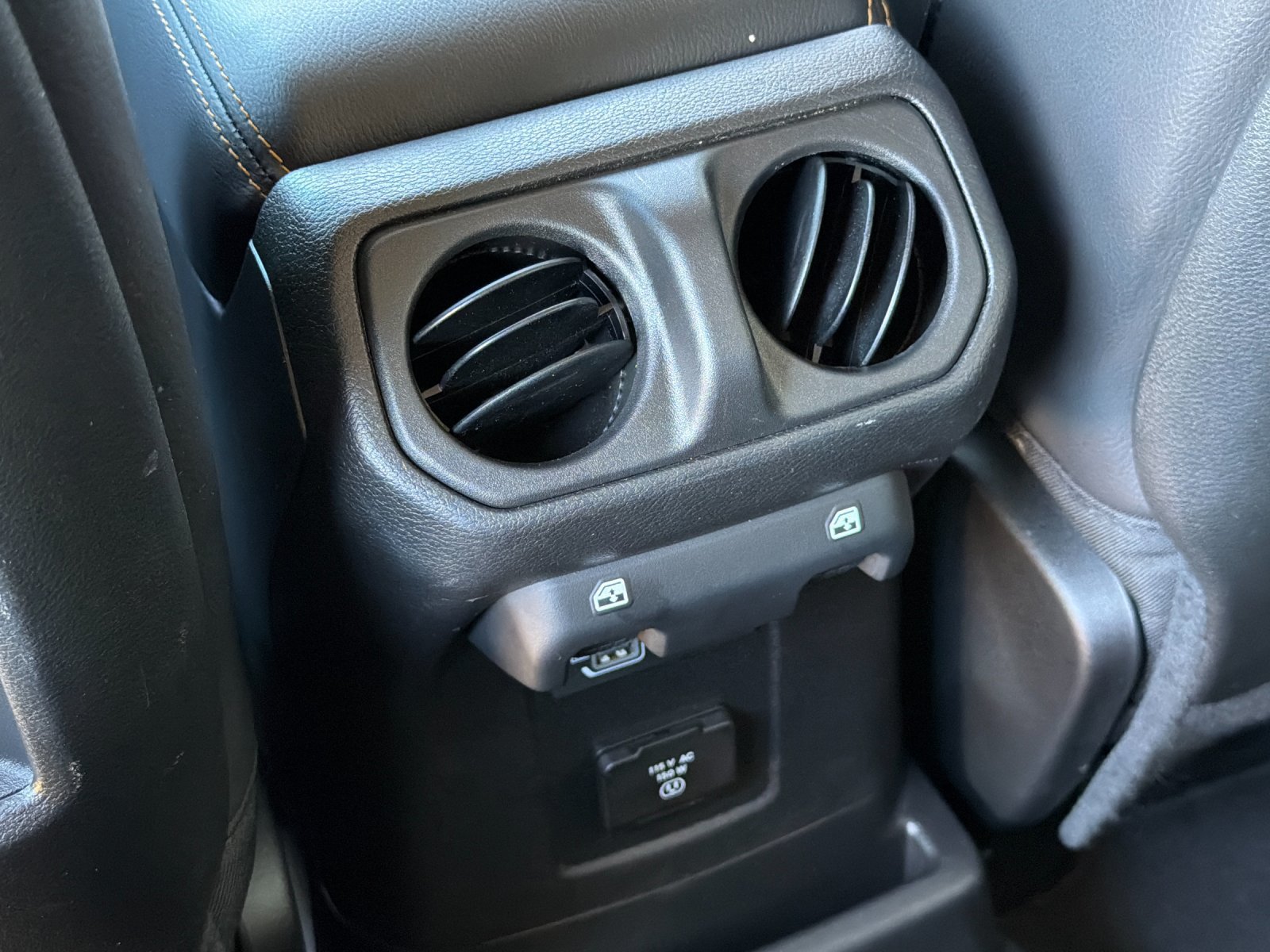 Used 2024 Jeep Wrangler Unlimited Sahara w/ Technology Group AWD/4WD image 35