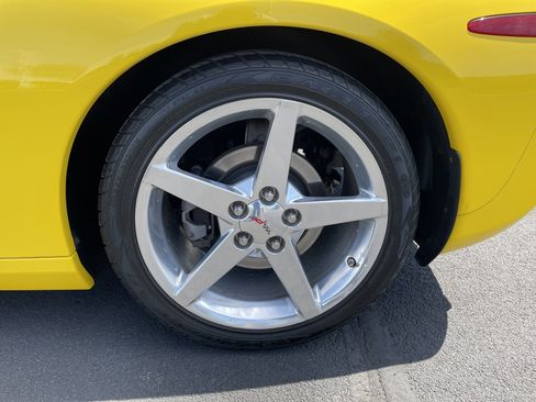 Used 2005 Chevrolet Corvette Convertible w/ Preferred Equipment Group RWD image 23