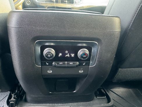 Used 2023 Chevrolet Suburban Premier image 25
