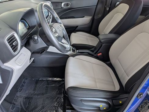 Used 2025 Hyundai Venue SEL FWD image 21