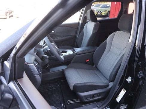 Certified 2023 Nissan Rogue SV image 8