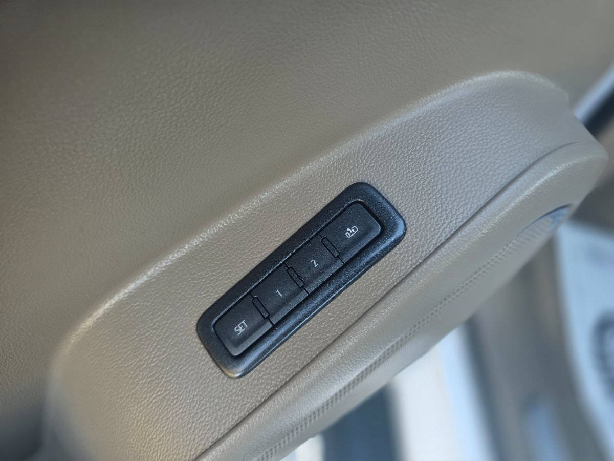 Used 2019 GMC Yukon XL SLT w/ Open Road Package AWD/4WD image 23