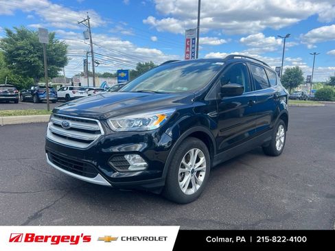 Used 2017 Ford Escape SE w/ Equipment Group 201A AWD/4WD image 3