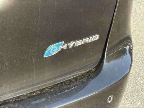 Used 2024 Chrysler Pacifica Select image 33