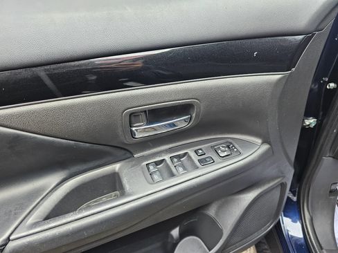 Used 2020 Mitsubishi Outlander LE image 33