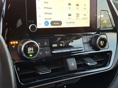 Certified 2023 Toyota Highlander XLE image 22