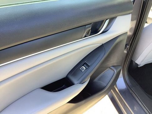 Used 2018 Honda Accord LX image 18