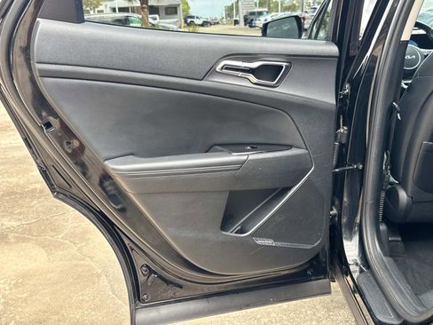 Used 2023 Kia Sportage SX image 11
