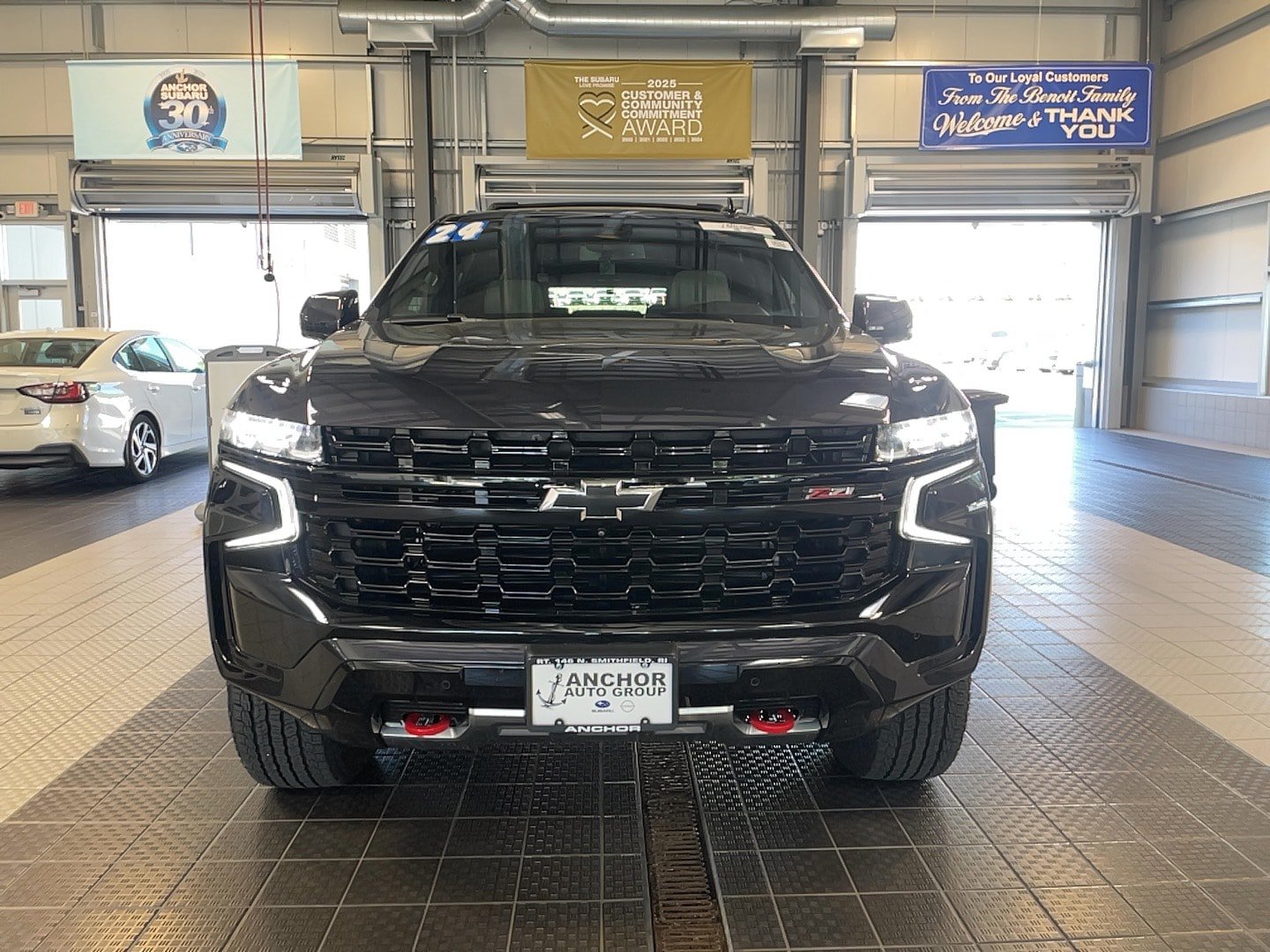 Used 2024 Chevrolet Suburban Z71 w/ Luxury Package AWD/4WD image 5