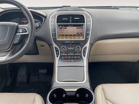 Used 2019 Lincoln Nautilus Reserve image 11