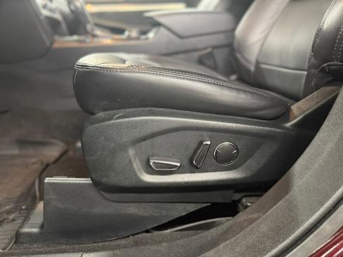 Used 2018 Ford Explorer XLT w/ Equipment Group 202A image 30