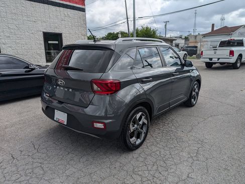 Used 2025 Hyundai Venue SEL FWD image 6