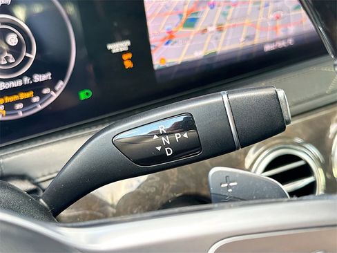 Used 2018 Mercedes-Benz S 560 4MATIC Sedan w/ Premium Package image 18