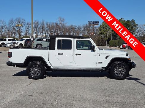 Used 2024 Jeep Gladiator Sport image 6