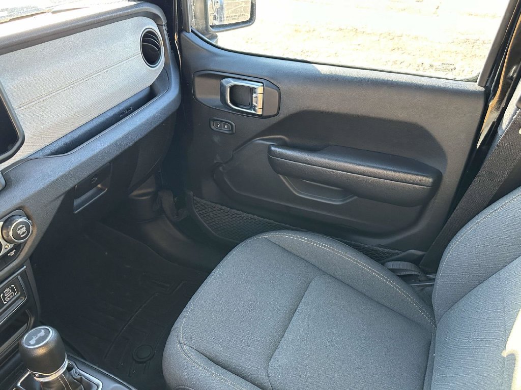 Used 2024 Jeep Wrangler Unlimited w/ Convenience Group AWD/4WD image 32