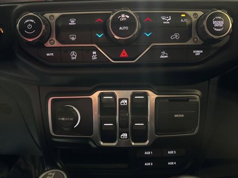 Used 2021 Jeep Wrangler Unlimited Sport image 13