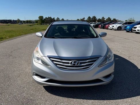 Used 2012 Hyundai Sonata GLS FWD image 2