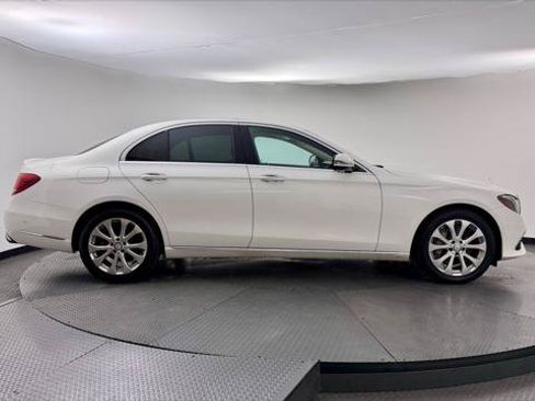 Used 2017 Mercedes-Benz E 300 image 8