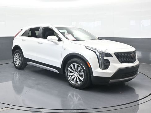 Used 2022 Cadillac XT4 Premium Luxury w/ Enhanced Visibility Package image 8