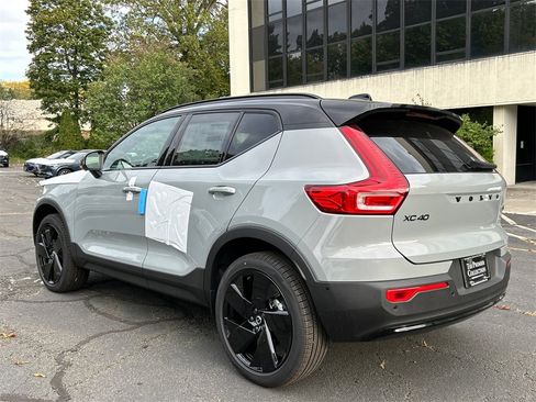 New 2026 Volvo XC40 B5 Ultra w/ Climate Package image 4