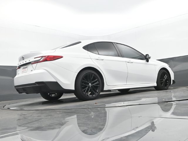 Used 2026 Toyota Camry SE FWD image 11