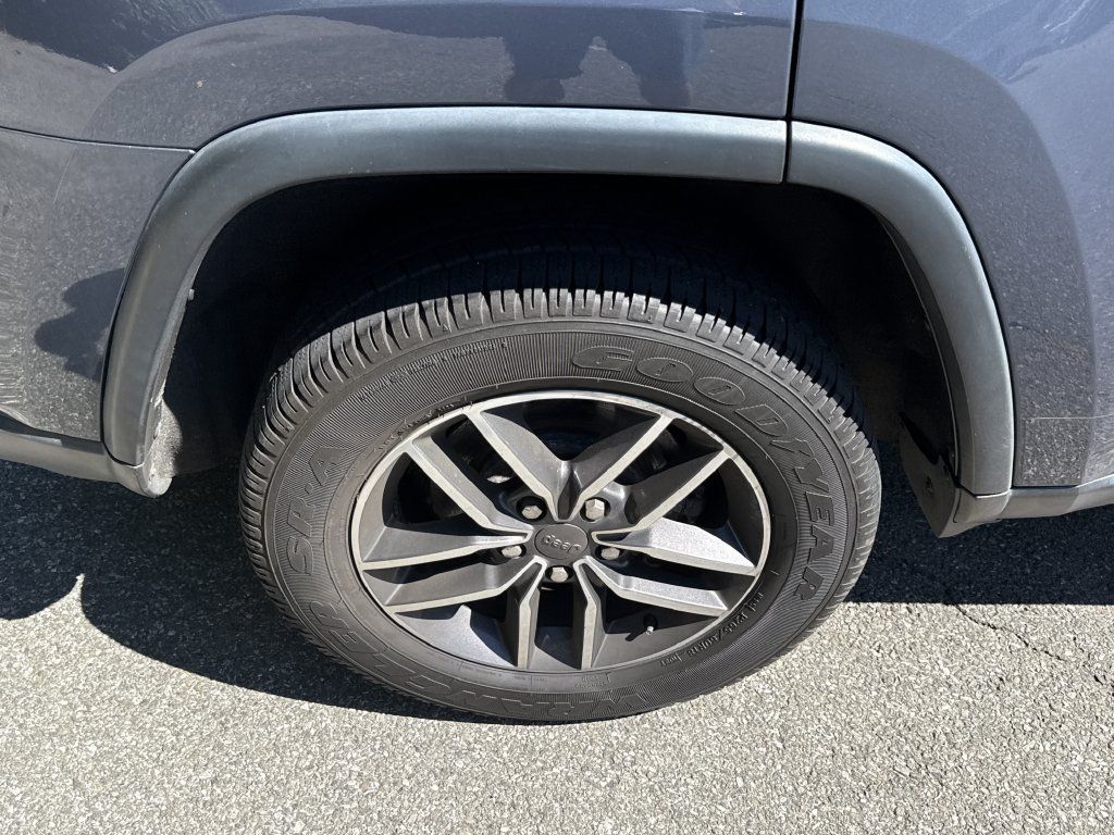 Used 2019 Jeep Grand Cherokee Limited w/ Luxury Group II AWD/4WD image 12