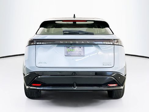 Used 2023 Nissan Ariya AWD image 7