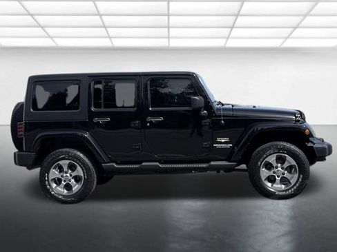 Used 2012 Jeep Wrangler Unlimited Sahara w/ Connectivity Group AWD/4WD image 9