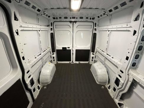 Used 2025 RAM ProMaster 2500 w/ Convenience Group FWD image 17