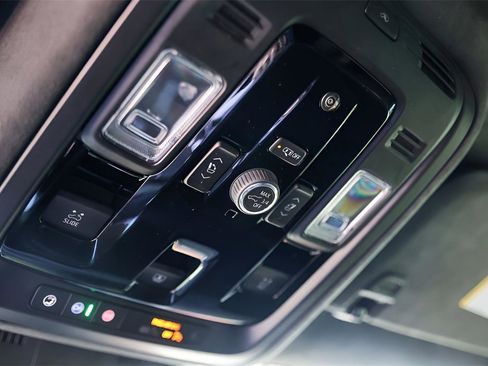 Used 2025 Cadillac Escalade Sport Platinum w/ LPO, ONYX Package image 20