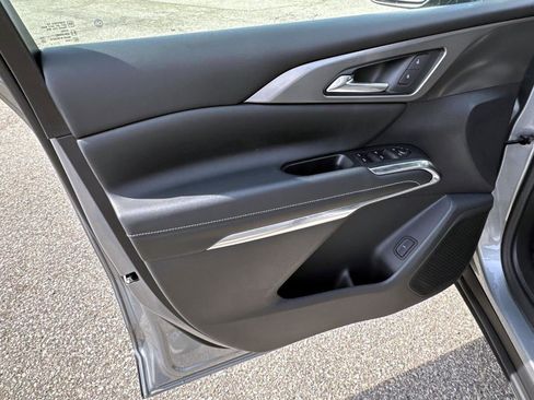 Used 2024 Chevrolet Traverse LT w/ Midnight/Sport Edition image 14