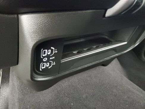Used 2025 RAM 2500 Big Horn AWD/4WD image 18
