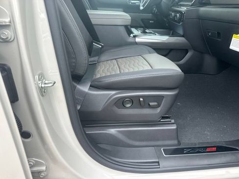 New 2026 Chevrolet Silverado 2500 ZR2 w/ LPO, Dark Essentials Package AWD/4WD image 33