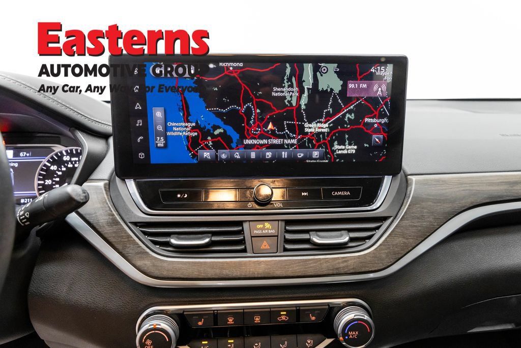 Used 2023 Nissan Altima 2.5 SV w/ SV Premium Package FWD image 12