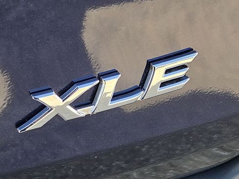 Used 2026 Toyota Sienna XLE FWD image 11