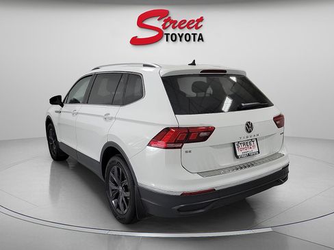 Used 2024 Volkswagen Tiguan SE AWD/4WD image 2