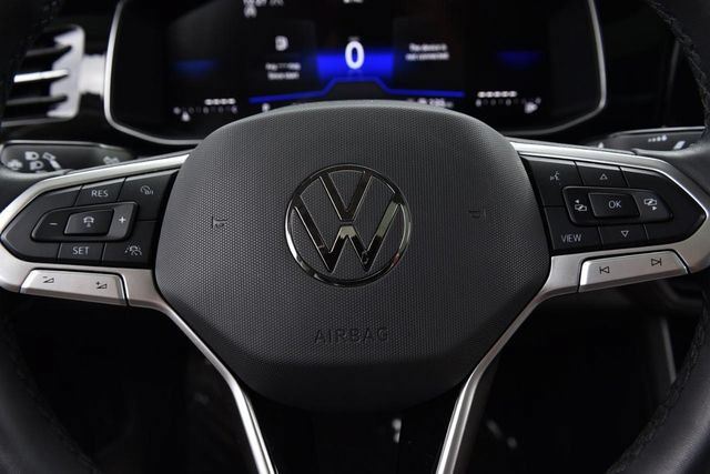 Used 2025 Volkswagen Jetta SE FWD image 19
