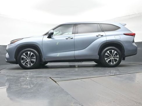 Certified 2022 Toyota Highlander XLE image 34