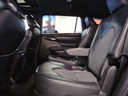 Used 2022 Toyota Highlander XSE image 30