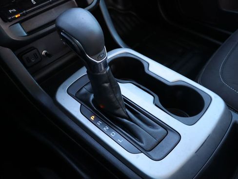 Used 2022 Chevrolet Colorado LT w/ Fleet Safety Package image 16