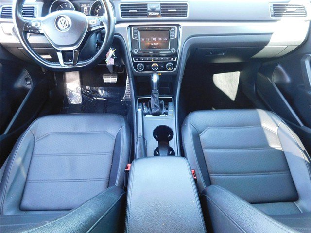 Used 2018 Volkswagen Passat 2.0T R-Line w/ R-Line Lighting Package FWD image 23