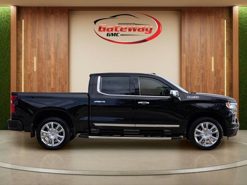 Used 2024 Chevrolet Silverado 1500 High Country w/ High Country Premium Package RWD image 4