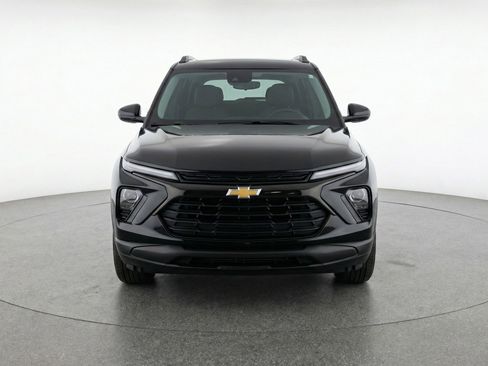Used 2025 Chevrolet TrailBlazer LT FWD image 2