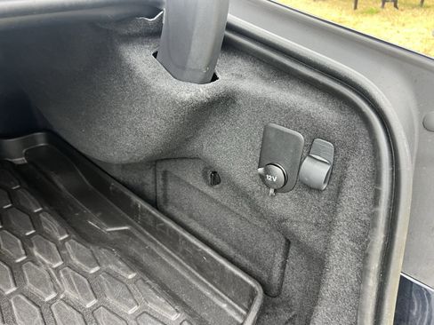 Used 2022 Jaguar XF SE image 35