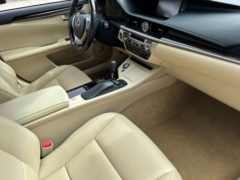 Used 2013 Lexus ES 350 w/ Premium Pkg FWD image 34