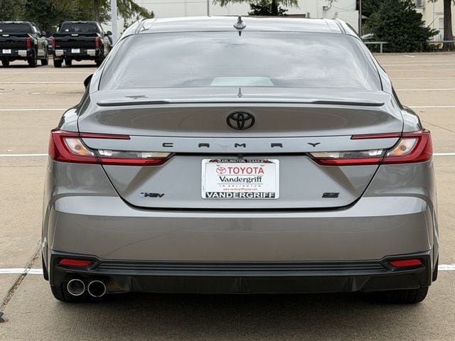 Used 2025 Toyota Camry SE FWD image 5