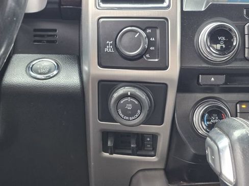 Used 2017 Ford F150 Platinum w/ Equipment Group 701A Luxury AWD/4WD image 27
